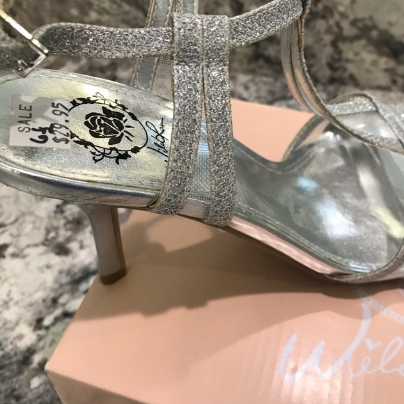 Silver shoes - Picture 10 of 13